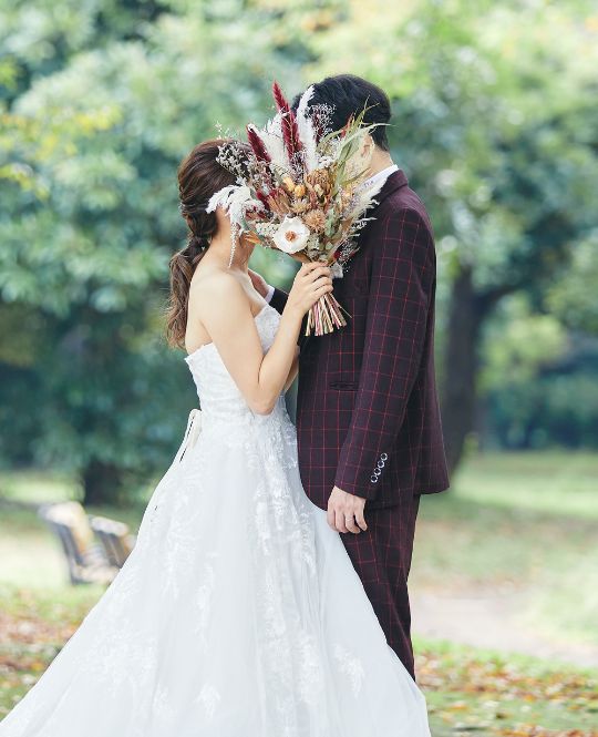 ボルドー色のタキシード