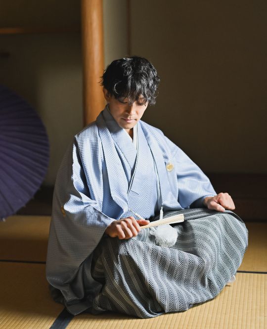 フロストブルー色の紋付