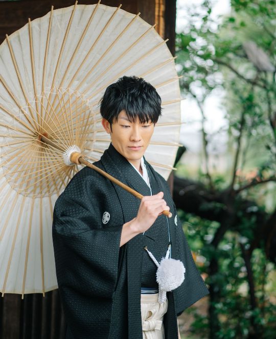 ブラックで絞りの入った紋付