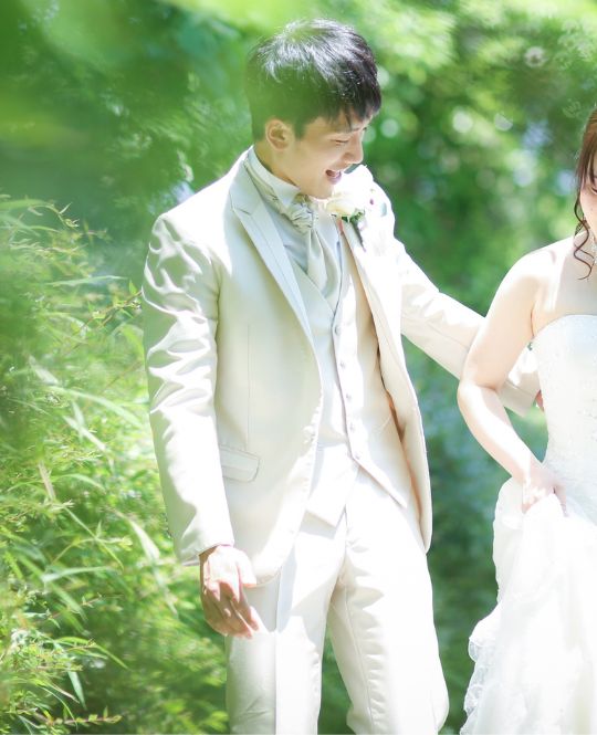 アイボリー色のタキシード