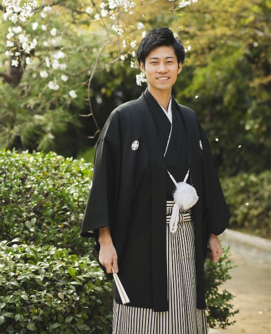 マットブラックの紋付