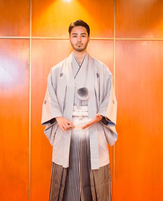 モダングレーの紋付