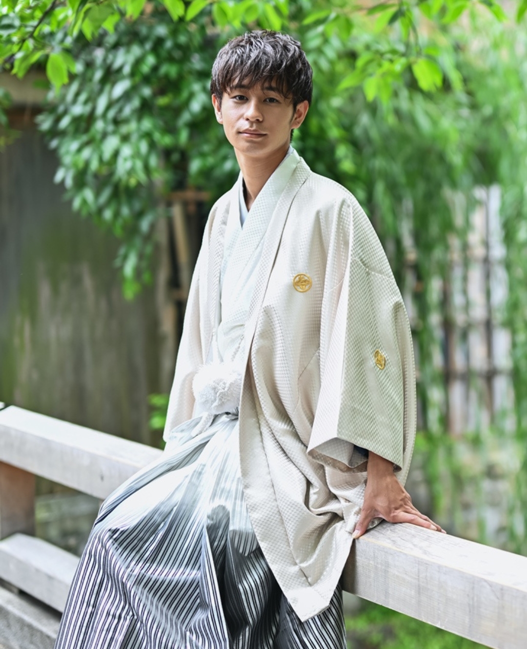 クレ・アイボリーの紋付