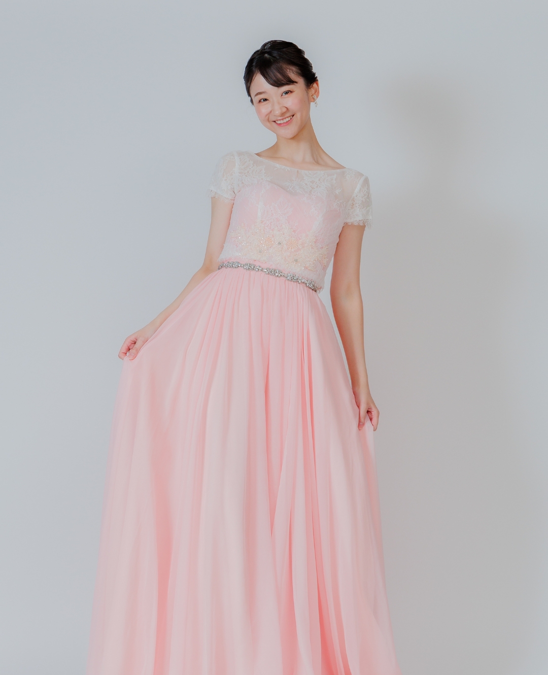 ライトピンクのカラードレス