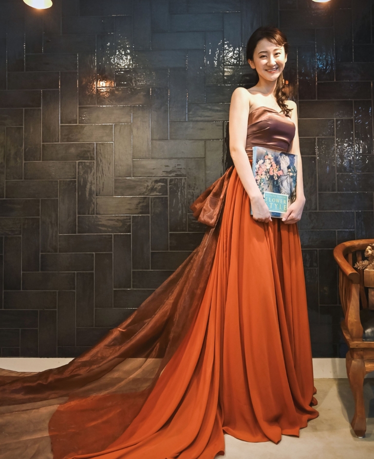 テラコッタブラウンのカラードレス