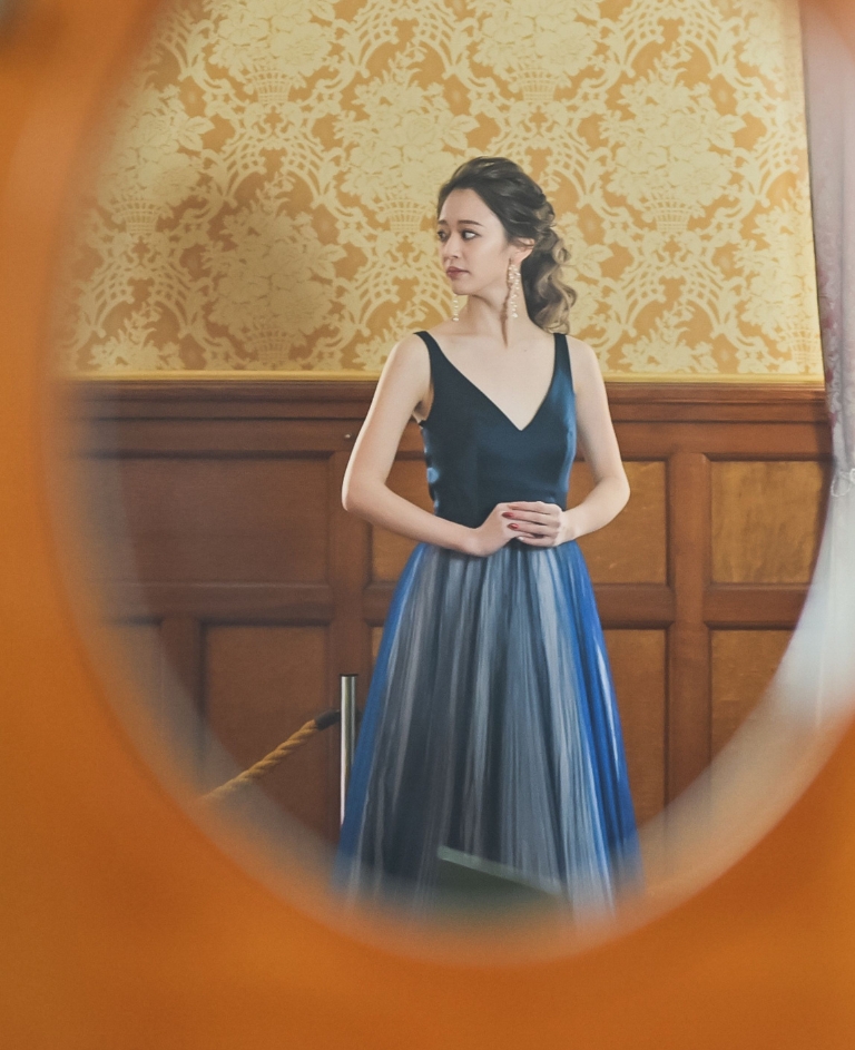 ネイビーのカラードレス