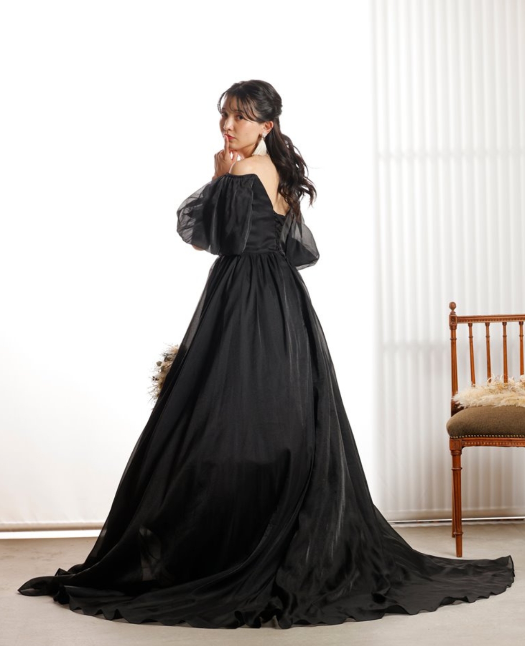 ブラックのカラードレス