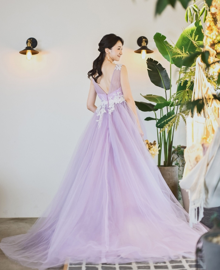 ライトパープルのカラードレス