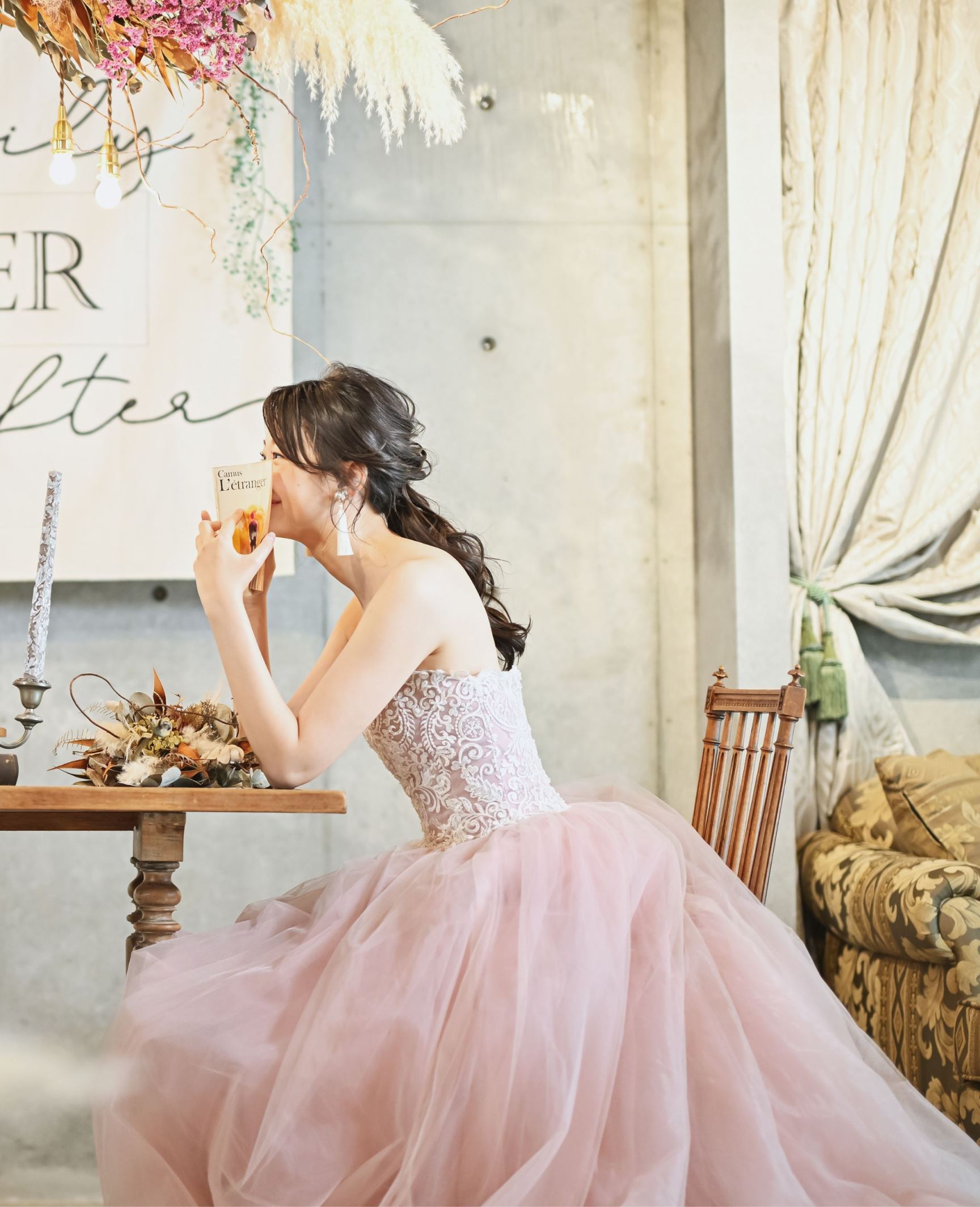 スモークピンクのカラードレス