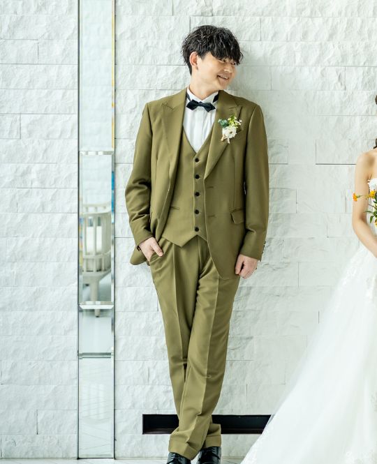 オリーブ色のタキシード