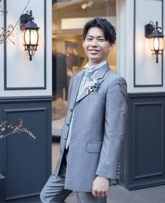 グレー色のタキシード