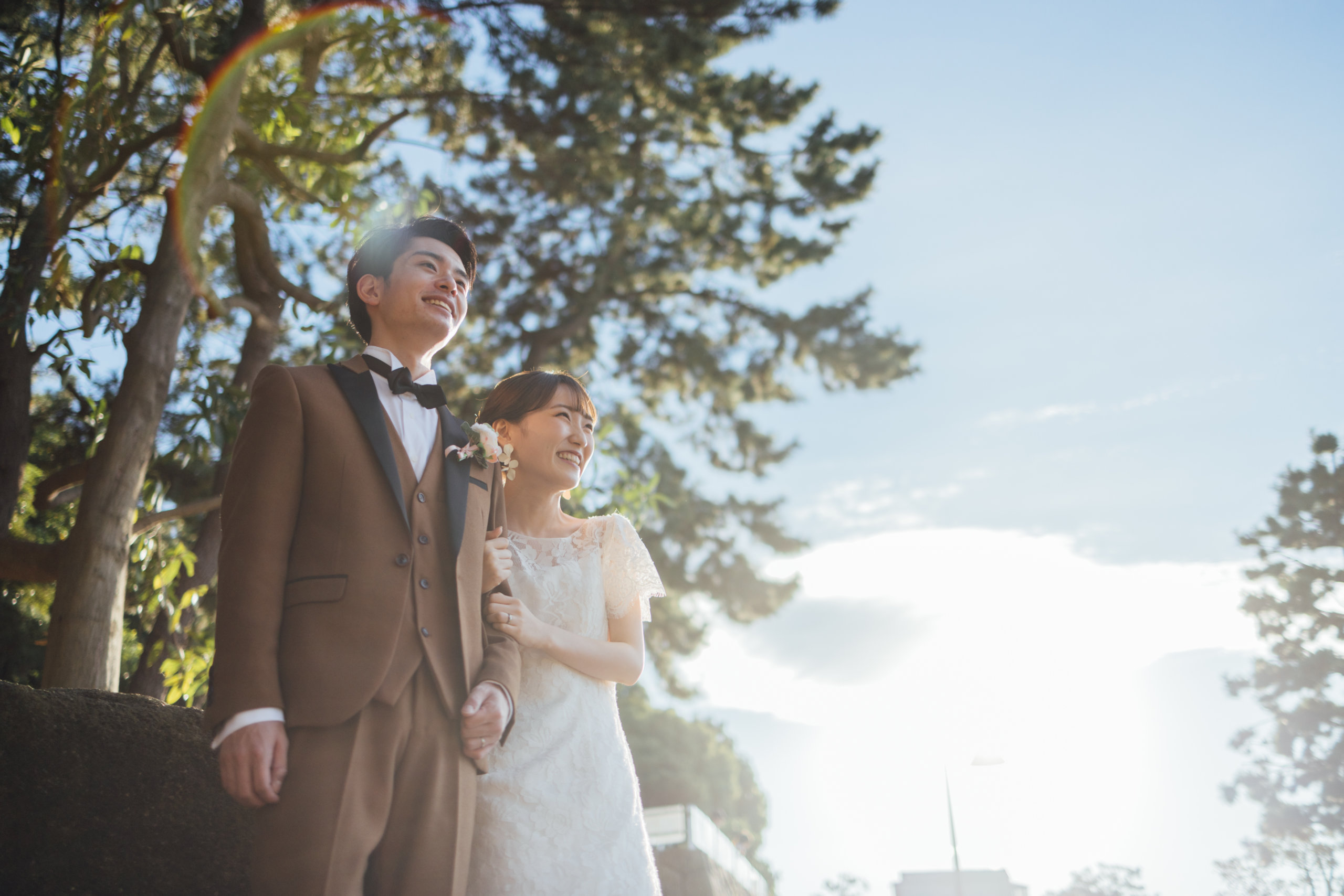 自然光に包まれた新郎新婦