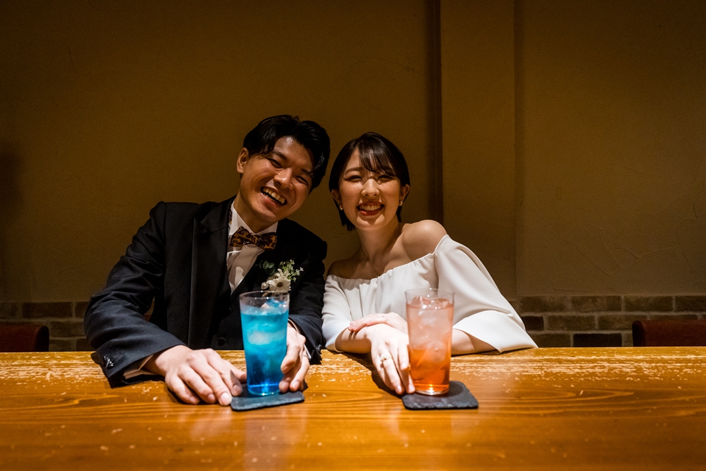 行きつけのバーで前撮り2