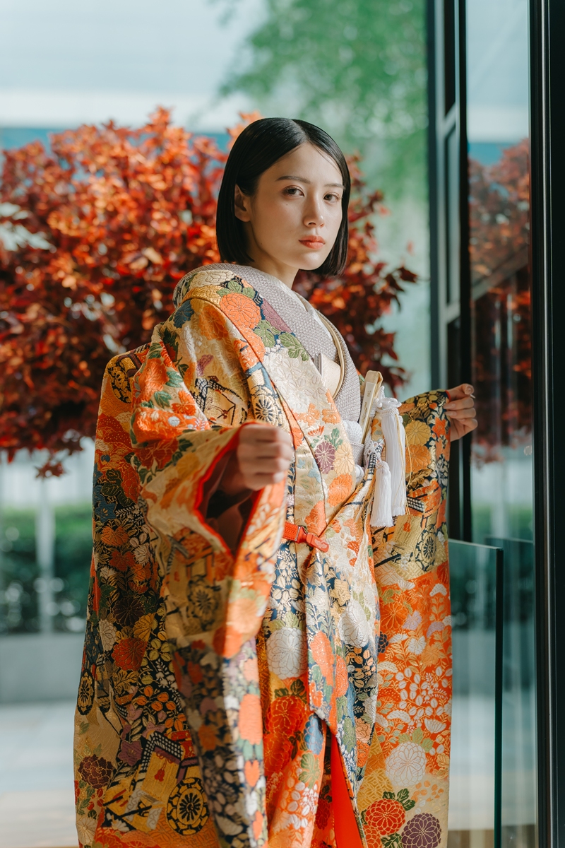 スタジオ照明で撮影した色打掛の美しいウェディングフォト